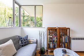 Modern Victoria Park Apartment