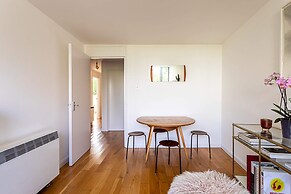 Modern Victoria Park Apartment