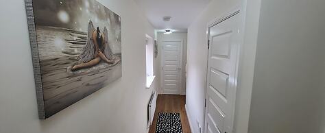 Inviting 6-bed House in Nuneaton