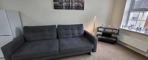 Inviting 6-bed House in Nuneaton