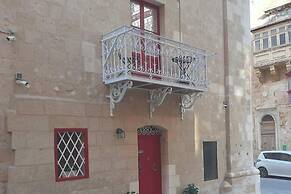 2 Bed House Sleeps 3 - Wifi, Aircon, Balcony