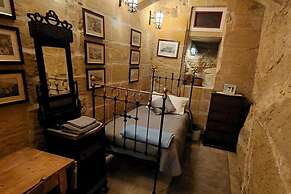 2 Bed House Sleeps 3 - Wifi, Aircon, Balcony