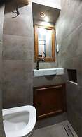 2 Bed House Sleeps 3 - Wifi, Aircon, Balcony