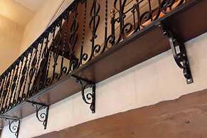 2 Bed House Sleeps 3 - Wifi, Aircon, Balcony