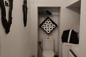 2 Bed House Sleeps 3 - Wifi, Aircon, Balcony