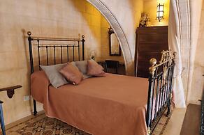 2 Bed House Sleeps 3 - Wifi, Aircon, Balcony