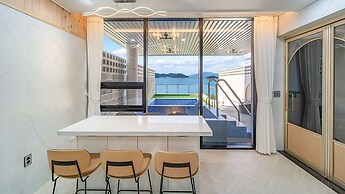 Yeosu Liposo Poolvilla