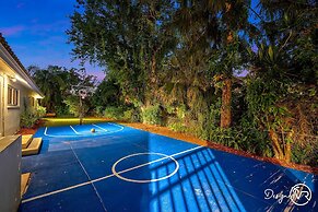 8BR Villa with Heated Pool Near Beach