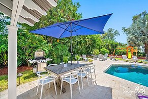 8BR Villa with Heated Pool Near Beach