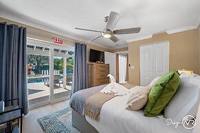 8BR Villa with Heated Pool Near Beach