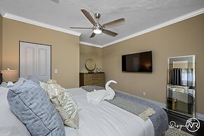 8BR Villa with Heated Pool Near Beach
