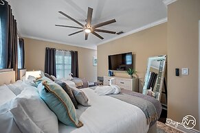 8BR Villa with Heated Pool Near Beach