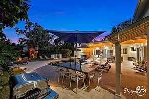 8BR Villa with Heated Pool Near Beach