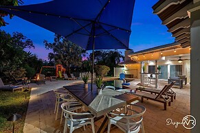 8BR Villa with Heated Pool Near Beach
