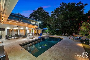 8BR Villa with Heated Pool Near Beach