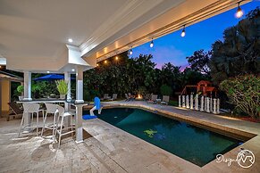 8BR Villa with Heated Pool Near Beach