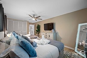 8BR Villa with Heated Pool Near Beach