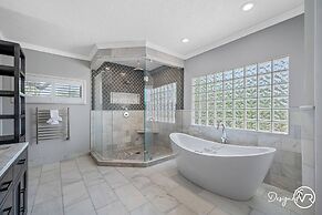 8BR Villa with Heated Pool Near Beach