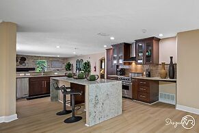 8BR Villa with Heated Pool Near Beach