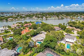 8BR Villa with Heated Pool Near Beach