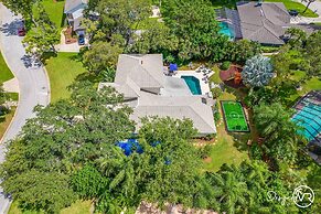 8BR Villa with Heated Pool Near Beach