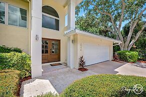 8BR Villa with Heated Pool Near Beach