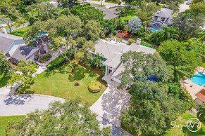 8BR Villa with Heated Pool Near Beach