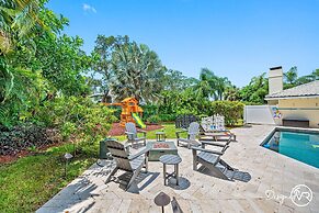 8BR Villa with Heated Pool Near Beach