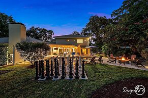 8BR Villa with Heated Pool Near Beach