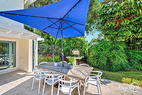 8BR Villa with Heated Pool Near Beach