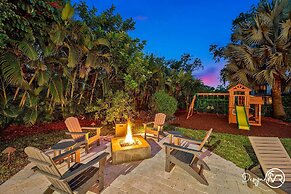 8BR Villa with Heated Pool Near Beach