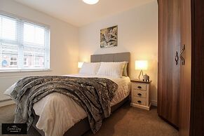 Modern Home in Belfast, Office, Parking, Wifi