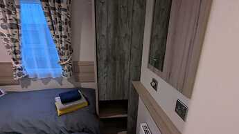 Lighthouse Lodge - Dog Friendly Nr Sutton on Sea