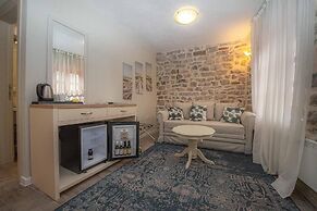 Antika Guesthouse