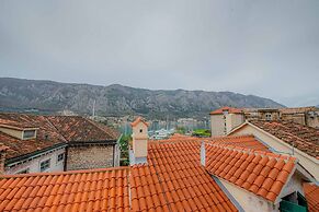 Antika Guesthouse
