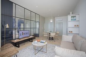 Liiiving -Luxury Beachfront Apartment II