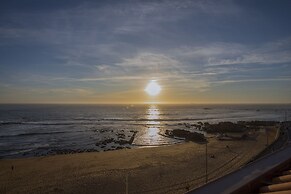 Liiiving -Luxury Beachfront Apartment II