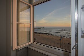 Liiiving -Luxury Beachfront Apartment II