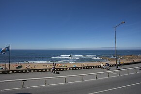 Liiiving -Luxury Beachfront Apartment IV