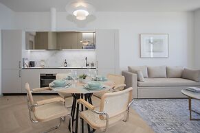 Liiiving -Luxury Beachfront Apartment IV
