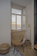Liiiving -Luxury Beachfront Apartment IV