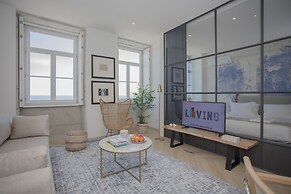 Liiiving -Luxury Beachfront Apartment IV