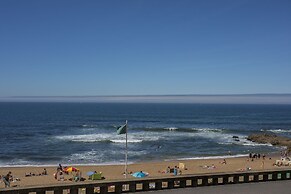 Liiiving -Luxury Beachfront Apartment IV