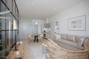Liiiving -Luxury Beachfront Apartment IV