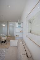 Liiiving -Luxury Beachfront Apartment IV