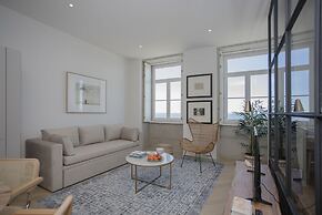 Liiiving -Luxury Beachfront Apartment IV