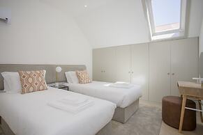 Liiiving - Luxury Beachfront Apartment V