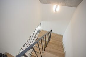 Liiiving - Luxury Beachfront Apartment V