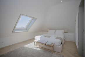 Liiiving - Luxury Beachfront Apartment V