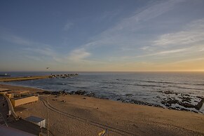Liiiving - Luxury Beachfront Apartment V